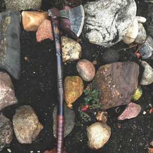 Hacha Vikinga Industrial Forjada a Mano Personalizada, de Acero con Alto Contenido de Carbono, con Espiga Plana, Hoja de 5 Pulgadas y Mango de Madera de Fresno de 17 Pulgadas - Product Image 5