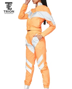 Conjunto Deportivo Premium para Mujer, Chaqueta y Pantalones Cortavientos, Diseño Ligero y Cómodo - Product Image 6