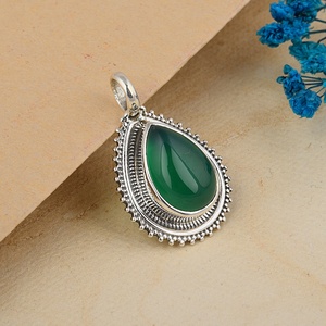 Pendentif en pierre précieuse en forme de goutte d'eau émeraude, argent sterling 925, bijoux faits à la main, charme pour femmes - Product Image 2