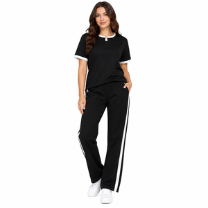 Conjunto Deportivo de Dos Piezas Negro para Mujer, Top Casual de Manga Corta y Pantalones Jogger con Franja Lateral - Product Image 2