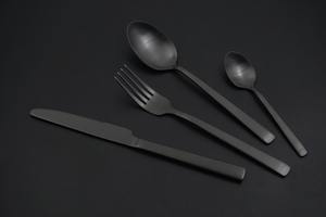 ชุดช้อนส้อมสแตนเลสสีดำด้าน ดีไซน์ทันสมัย ไม่สะท้อนแสง เหมาะสำหรับโต๊ะอาหารสไตล์ร่วมสมัย เป็นมิตรต่อสิ่งแวดล้อม - Product Image 4