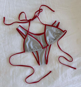 Ensemble bikini 2 pièces gris et rouge pour femme, haut triangle croisé à nouer, bas échancré, maillot de bain extensible, style classique, imprimé léopard - Product Image 1