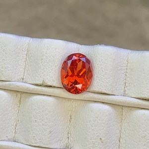 Pierre précieuse ovale naturelle en andésine orange, qualité excellente, rare, certifiée par un tiers, pour la fabrication de bijoux fins et de créations de bijoux de créateurs - Product Image 5