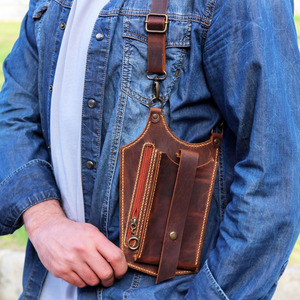 Bolso bandolera y estuche de cuero hechos a mano para organizar de forma práctica teléfonos, carteras y pasaportes, a la venta a bajo precio. - Product Image 1
