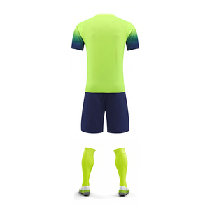 Ensemble de maillot de foot uni de dernière génération pour adultes, design personnalisé par sublimation, pour entraînement et matchs. - Product Image 3