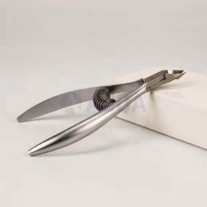 Alicates Profesionales de Acero Inoxidable con Cuchilla Curva para Uñas y Cutículas, Apertura de Mandíbula Ancha, Diseño Personalizado para Uso en Dedos de Bebés - Product Image 4