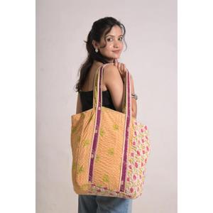 Bolsa de Mano de Algodón Ecológico Kantha, Estilo Vintage Indio Boho, Estampada y Hecha a Mano - Product Image 1