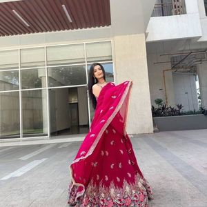 Lehenga Choli de Georgette Sintética Premium con Lentejuelas de Hilo Pesado, Bordado Dori, Patta de Lona, Vuelo Cancan y Dupatta de Diseñador - Product Image 3