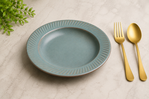 Plat rond en céramique artisanal pour la présentation des aliments, vaisselle de style restaurant, design exclusif - Product Image 2