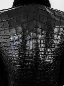 Chaqueta de Cuero Convertible 2 en 1 Outfitize – Diseño con Mangas Desmontables, Prenda Modular de Cuero Genuino Versátil para Todas las Estaciones - Product Image 3