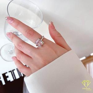 Anillo de Plata de Ley 925 con Diamante Moissanita Rectangular y Detalles de Estrella para Colecciones al por Mayor - Product Image 2