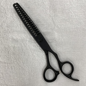 กรรไกรตัดขนสัตว์เลี้ยง6นิ้วทำจากสเตนเลสสตีลจากญี่ปุ่นมีที่จับสำหรับสุนัขและแมว - Product Image 1