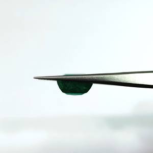 พลอยมรกตทรงแปดเหลี่ยมสีเขียว 9.05 กะรัต จากแซมเบีย - Product Image 4