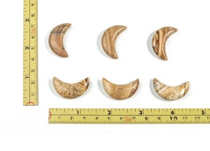 Imagen de piedras preciosas de jaspe, Luna tallada, cristal curativo - Product Image 3