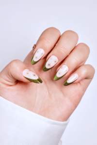 Faux ongles à presser personnalisés, vert chromé, French manucure, en gros, motif étoile, forme amande, estampage doré, taille moyenne - Product Image 3