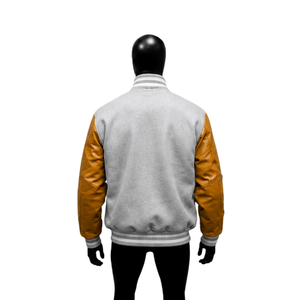 Veste universitaire personnalisée en argent avec manches jaune doré, veste bomber classique pour homme, style universitaire, vente en gros - Product Image 2