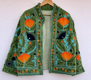 Chaqueta Bomber Bohemia de Terciopelo con Bordado de Letras Suzani |   Ropa de abrigo acolchada con forro de lana ecológica para primavera e invierno |   Regalo - Product Image 1