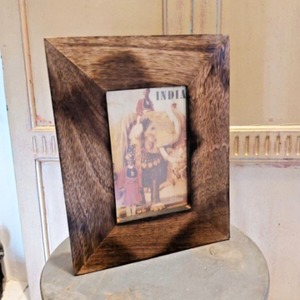 Cadre photo en bois moderne avec bordure minimaliste pour la décoration de chambre et l'affichage élégant d'images sur table - Product Image 3
