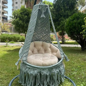 Fauteuil suspendu en macramé bohème fait main - Product Image 1