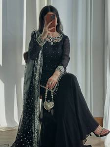 Conjunto Indio-Pakistaní de Georgette Sintética Negra Bordada con Lentejuelas y Cuentas, Kurta, Palazzo y Dupatta para Bodas y Fiestas - Product Image 3