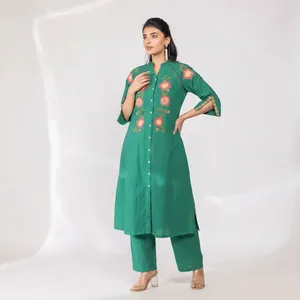 Ensemble Kurta et pantalon en coton brodé vert pour femme, col mandarin, manches trois quarts évasées, coupe droite, tenue décontractée ethnique - Product Image 4