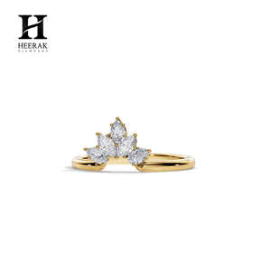 Bague en or 14 carats avec grappe de diamants marquise - Bague empilable élégante style couronne pour femme - Product Image 4