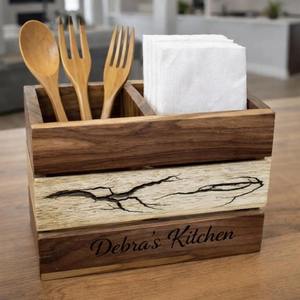 Organisateur de couverts en bois décoratif, parfait pour les repas en plein air et le rangement des ustensiles sur le comptoir de cuisine, fabriqué à la main en Inde - Product Image 3