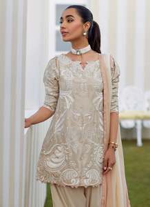 Robes Salwar en soie traditionnelles pour femmes - Tenues de fête et de mariage - Product Image 3