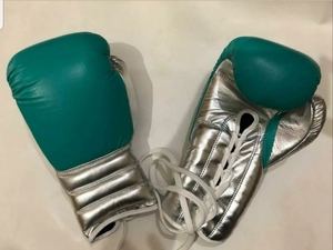 Gants de boxe de style mexicain en gros, logo personnalisé, cuir de vache véritable, pour l'entraînement et le sparring, avec poignée ergonomique - Product Image 4