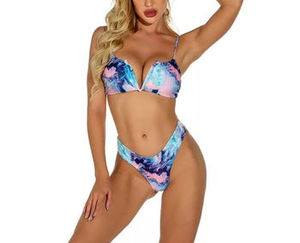 Conjunto de bikini con estampado floral, cuello pronunciado, push-up, licra, poliéster, traje de baño de dos piezas, braguitas tipo tanga para mujer, ajuste regular - Product Image 1