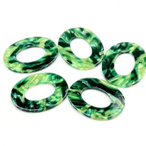 ต่างหูเรซิ่นลายดอกไม้ ดีไซน์เก๋ไก๋รูปทรงไม่สมมาตร งานฝีมือสุดหรูสำหรับผู้หญิง - Product Image 1