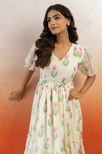 Robe midi en mousseline à imprimé floral et col en V avec manches bouffantes, coupe trapèze ample, décontractée pour l'été, magnifique pièce élégante - Product Image 4
