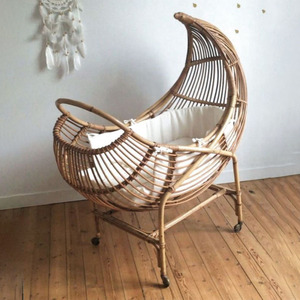 Cunas de Mimbre con Diseño Único en Forma de Luna, Se Acepta OEM, Cuna Hecha a Mano con Colchón Suave, Muebles para Guardería - Product Image 1