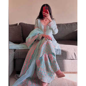 Haut et bas de soirée de créateur avec Dupatta Taille XL-pour des tenues élégantes - Product Image 2