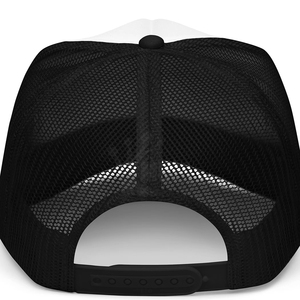 Casquette trucker snapback personnalisée conçue pour une performance durable avec des panneaux en mesh respirant et une option de broderie de haute qualité - Product Image 6