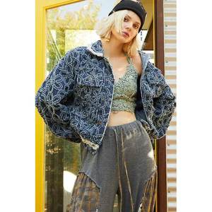 POL Flower Textured Raw Hem Chaqueta de mezclilla de manga larga para mujer - Product Image 6