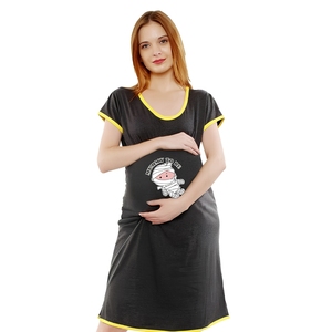 Robe de maternité pour femme enceinte, col en V, manches courtes, imprimé dessin animé, coupe ample, mi-longue, décontractée, noire avec bordure jaune - Product Image 1