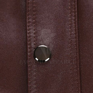 Gilet en cuir classique pour l'hiver, design intemporel sans manches, conçu pour la durabilité, le confort et un style décontracté au quotidien. - Product Image 6