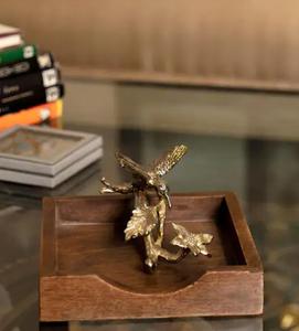 Sculpture d'oiseau en métal faite à la main, design chinois traditionnel, plateau décoratif en bois, pièce d'art - Product Image 1