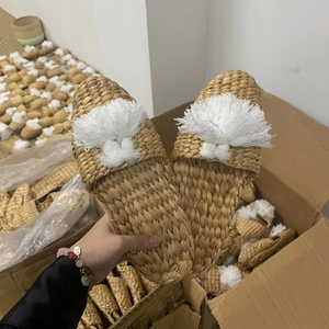 Pantuflas de Jacinto de Agua Tejidas a Mano de Alta Calidad, Diseño Cerrado a la Moda, Naturalmente Antibacterianas - Product Image 1