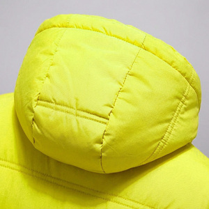 Proveedor de Chaquetas Acolchadas con Capucha y Logotipo Personalizado al por Mayor, Chaqueta de Invierno Gruesa y Cálida - Product Image 4