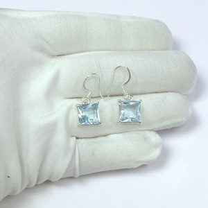 Pendientes Colgantes de Plata de Ley 925 con Topacio Azul Facetado, Precio al por Mayor, Joyería de Plata - Product Image 1