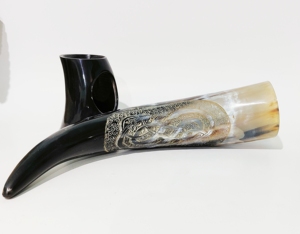 Cuerno Vikingo Artesanal para Beber, Cuerno de Buey Real con Soporte, Grabado Profundo con Runas, Decoración de Bar, Regalo - Product Image 4