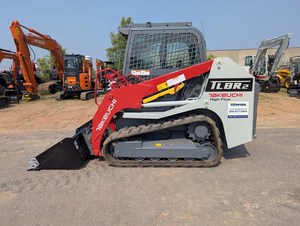 รถตักล้อยาง Takeuchi TL8R2 แบบตีนตะขาบขนาดกะทัดรัด พร้อมบุ้งกี๋หน้า สำหรับงานก่อสร้างในฟาร์ม - Product Image 4