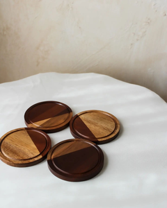 Posavasos Cuadrados de Madera de Nogal y Arce Premium, Ecológicos, Personalizables en Tamaño y Grosor, Estilo Moderno, Artesanía MS, para Hogar y Hotel - Product Image 1