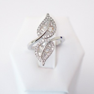 Anillo de Plata 925 con Moissanita en Forma de Hoja, Anillo de Compromiso con Diamantes de Fantasía para Mujer, Venta al Por Mayor de Fábrica - Product Image 4