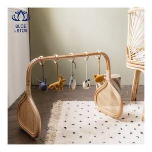 FAVORITO DE LOS CLIENTES 2026: Gimnasio de Ratán para Bebés, Marco de Actividades Suave y Elaborado que Ayuda a la Coordinación Mano-Ojo del Bebé y a la Decoración - Product Image 2