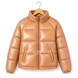 Chaqueta Acolchada Unisex Premium de Cosh International, Chaqueta de Invierno para Mujer, Estilo Urbano, Chaqueta Acolchada Unisex Resistente al Viento - Product Image 1