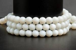 Cuentas sueltas redondas de jade blanco como la nieve para la fabricación de joyas, pulseras, collares, manualidades y bricolaje. - Product Image 6