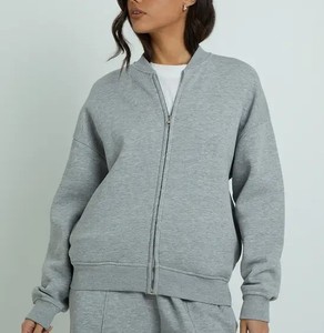 Conjunto Deportivo de Sudadera de Manga Larga y Pantalones Rectos para Mujer, Fabricante de Ropa al por Mayor con Logotipo Personalizado OEM/ODM - Product Image 3